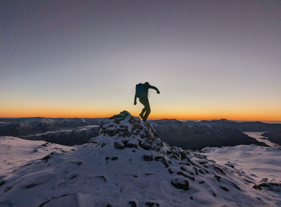 winter mountain skills - Sgùrr a' Mhaoraich above Loch Quoich