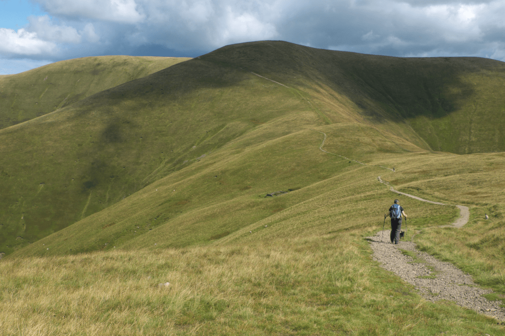 Ridge path climbs towards Calders in the Howgills_DSCF9128