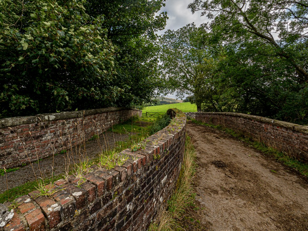 Turn right over bridge south of Rodgill Viaduct. Credit: Ian Battersby