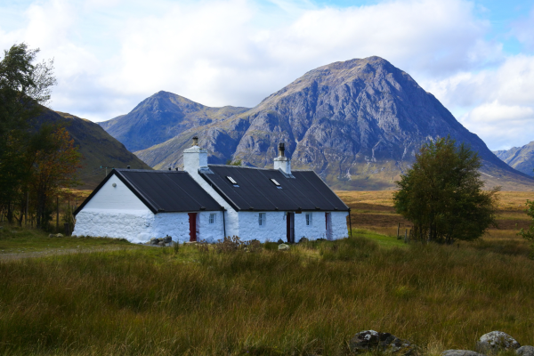 Black Rock Cottage sits before Buachaille Etive Mòr, just off the West Highland Way. Credit: Shutterstock